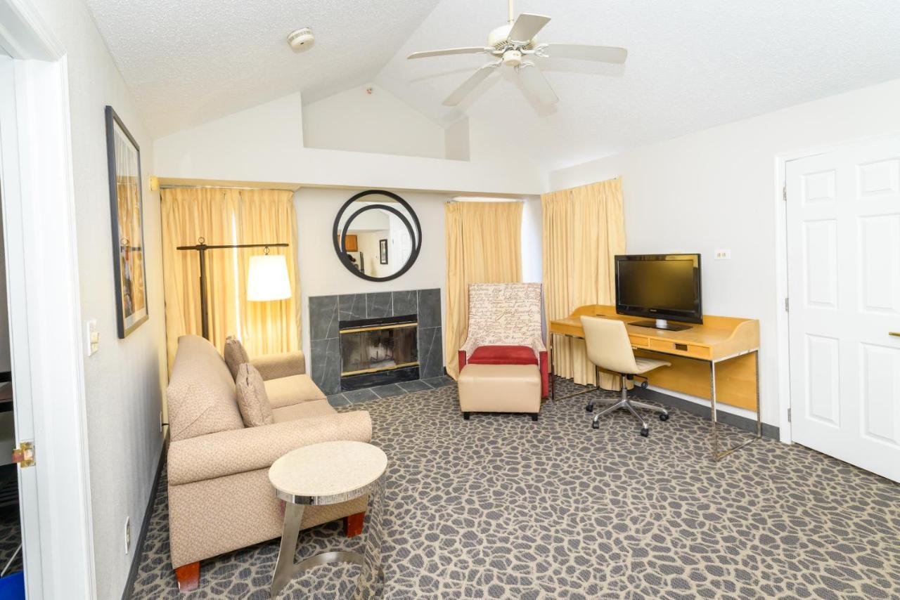 At Airport - An Extended Hotel